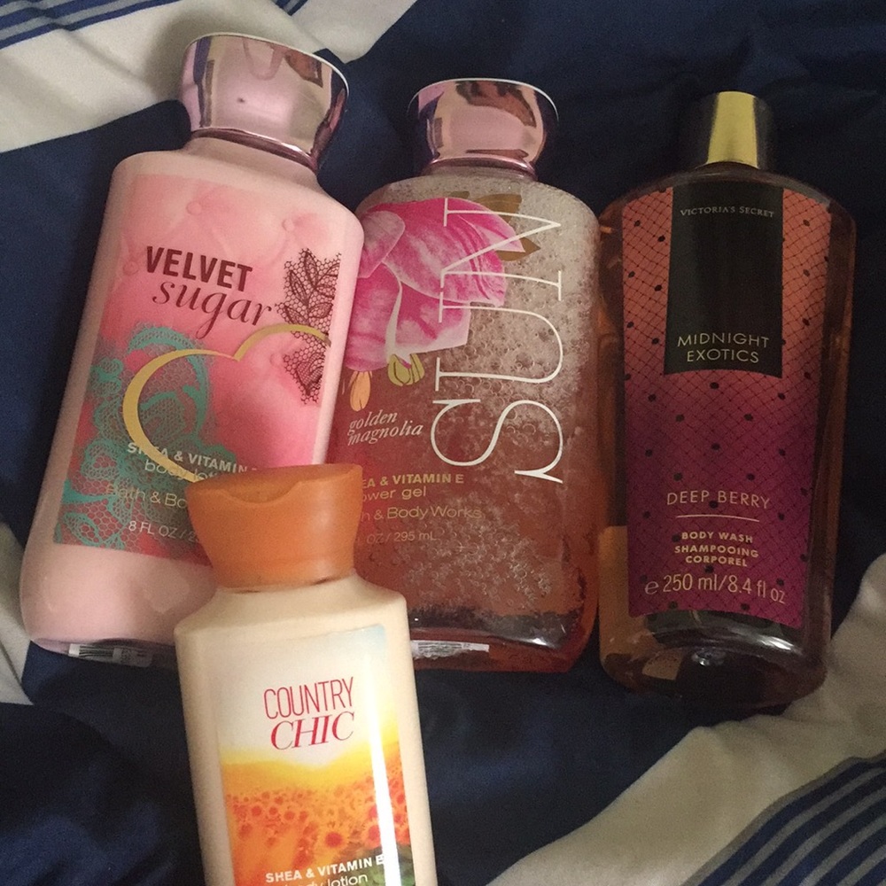 2 shower gels as well as two lotions brand new!
